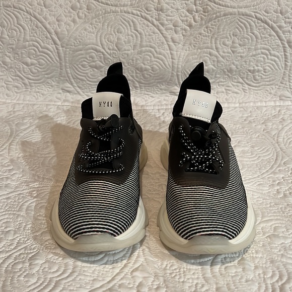 Steve Madden NY 90 sneakers, size 7.5 - Picture 2 of 16